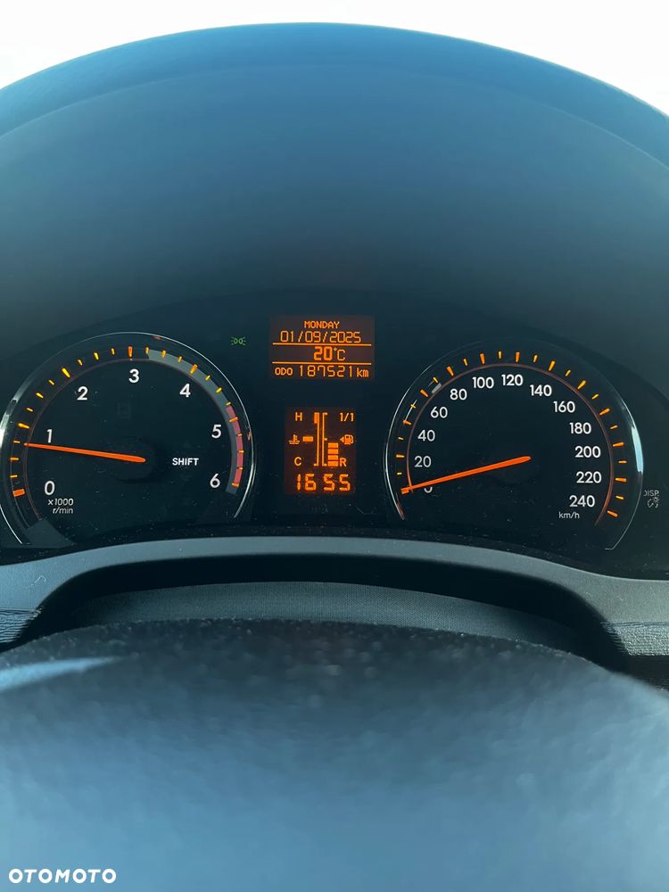 Toyota Avensis - 10