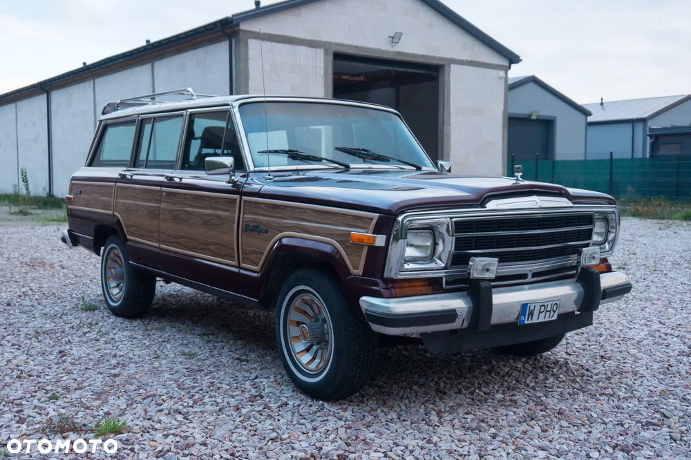 Jeep Wagoneer - 8