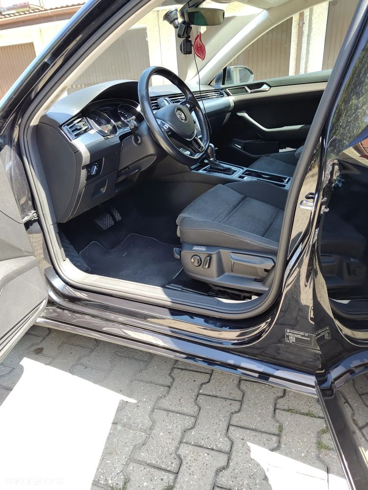 Volkswagen Passat 2.0 TDI SCR DSG Comfortline - 10