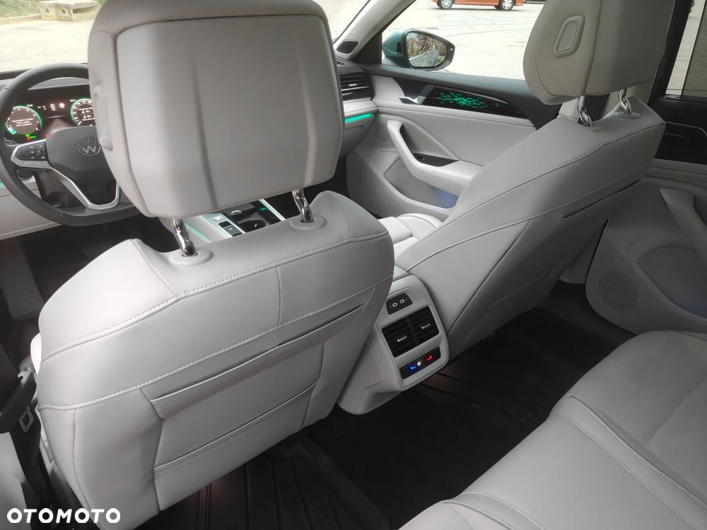 Volkswagen Passat - 13