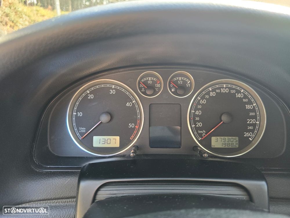 VW Passat 1.9 TDi Highline - 15