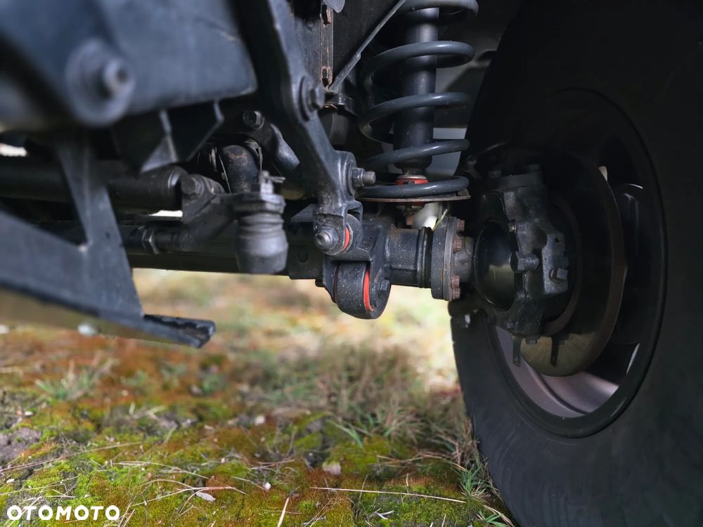 Land Rover Defender - 37