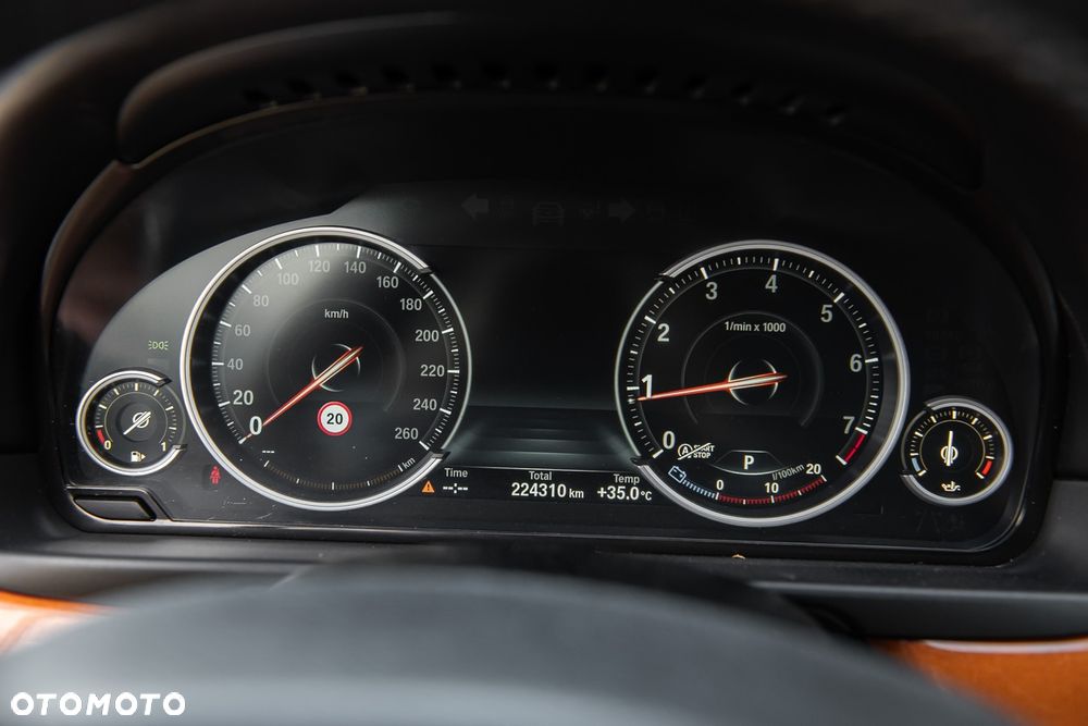 BMW Seria 5 535i xDrive Sport-Aut Luxury Line - 24