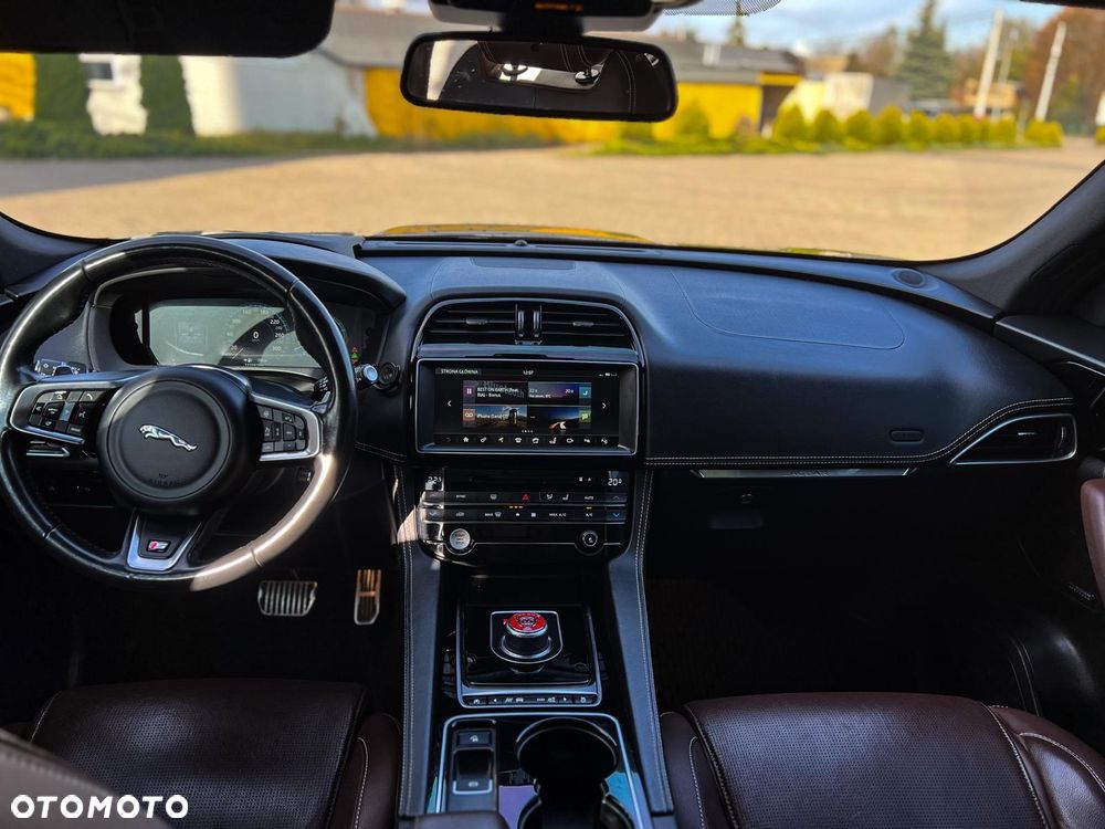 Jaguar F-Pace 3.0 V6 AWD S - 11
