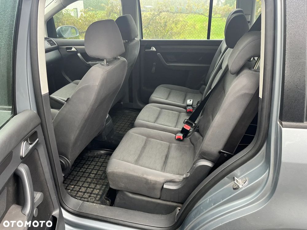 Volkswagen Touran - 10