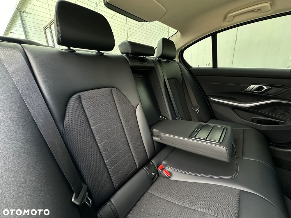 BMW Seria 3 320d xDrive mHEV sport - 21