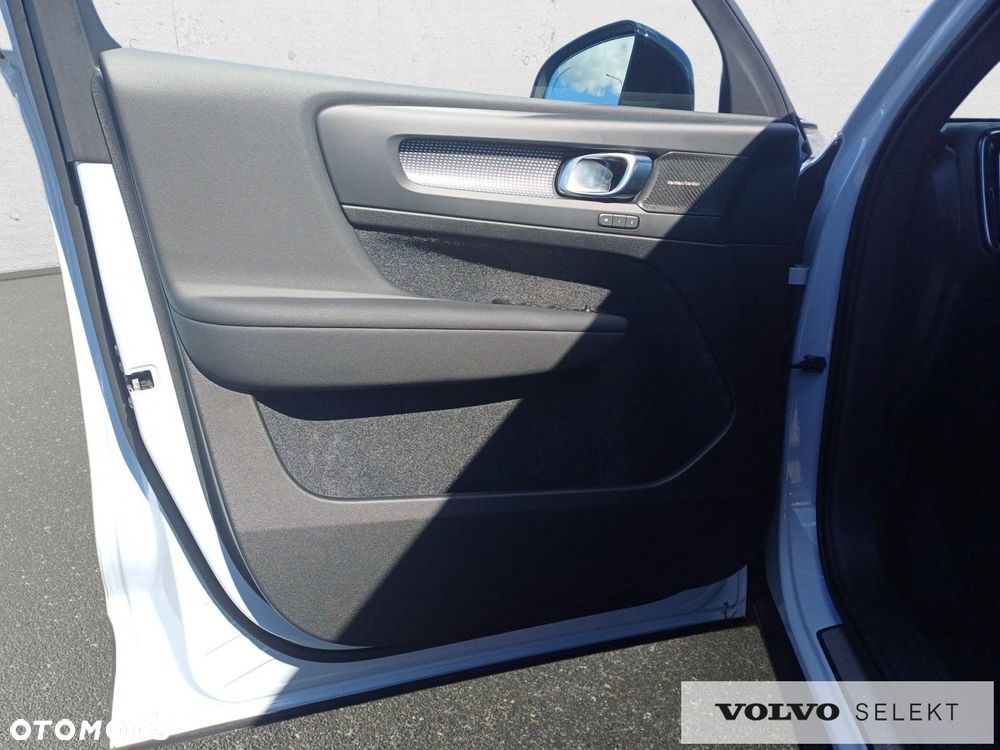 Volvo XC 40 - 25