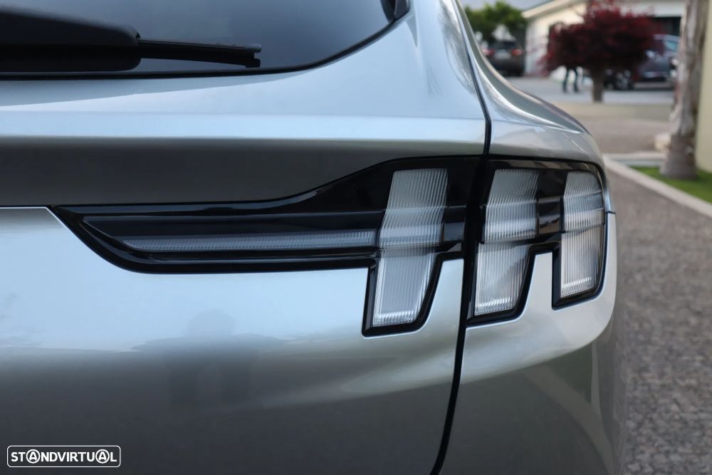 Ford Mustang Mach-E 75.7 kWh Premium AWD - 9