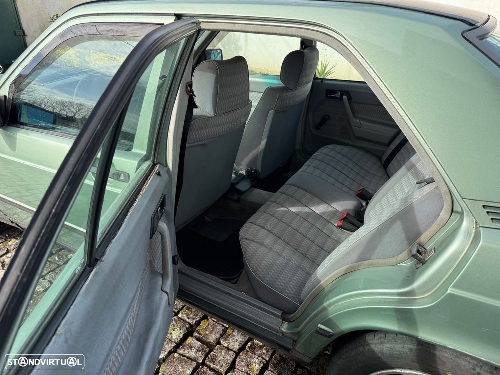 Mercedes-Benz W201 (1982-1993) 190 D 2.0 - 6