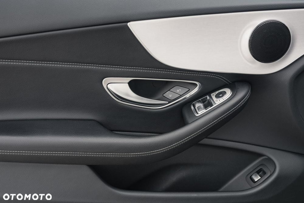 Mercedes-Benz Klasa C 300 9G-TRONIC - 27