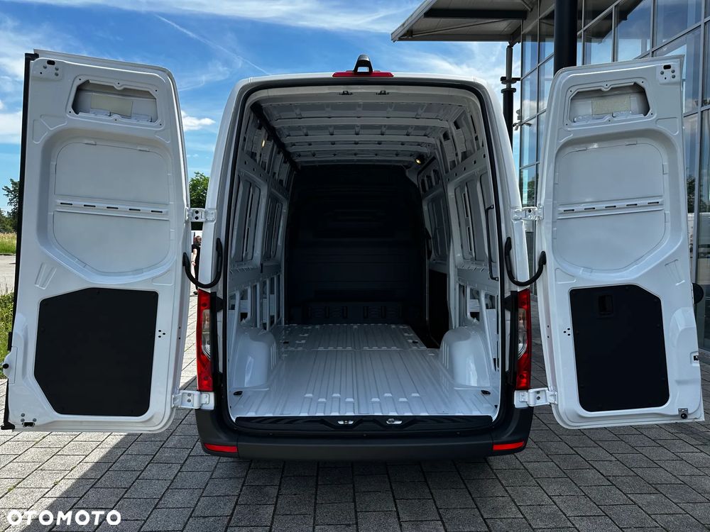 Mercedes-Benz Sprinter - 25