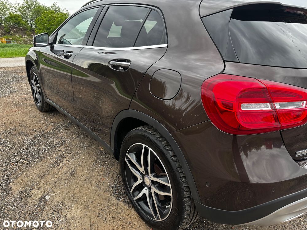 Mercedes-Benz GLA 250 4-Matic - 24