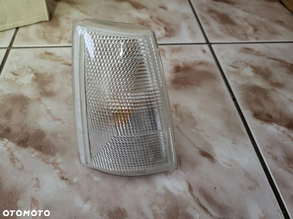 MIGACZ  Kierunkowskaz PRZEDNI prawy biały   OPEL Kadett E   84-91 1226039 - 1