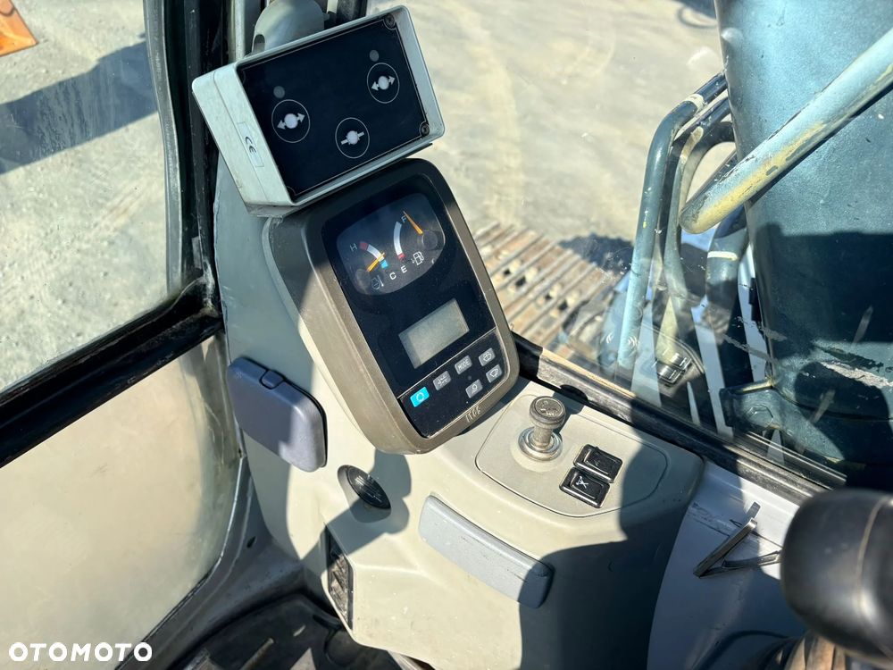 Kobelco NEW HOLLAND KOBELCO E235SR-1ES - 30