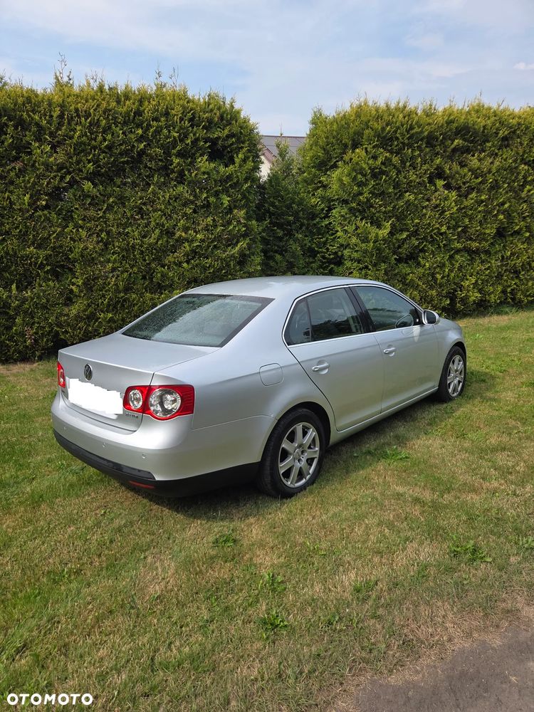 Volkswagen Jetta 2.0 TDI Comfortline - 5