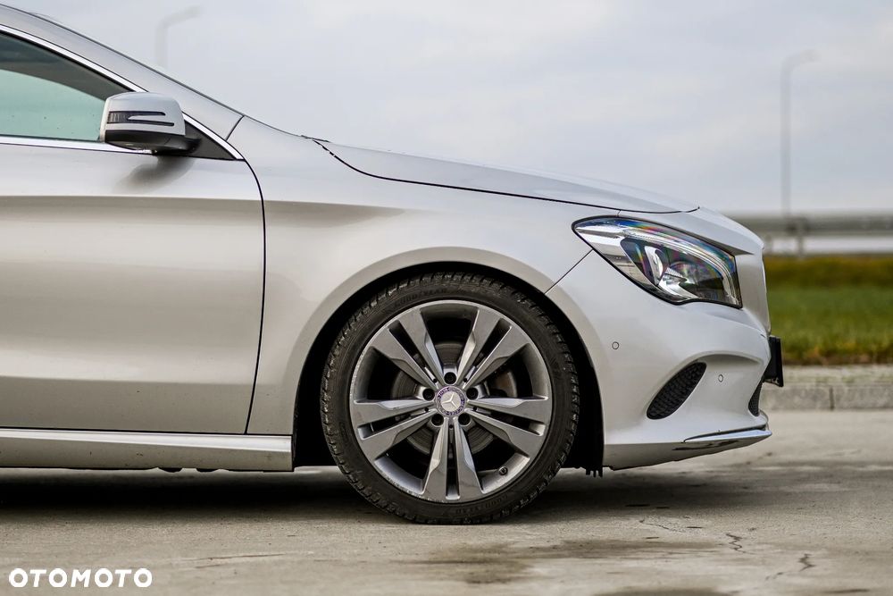 Mercedes-Benz CLA 180 7G-DCT Peak Edition - 13