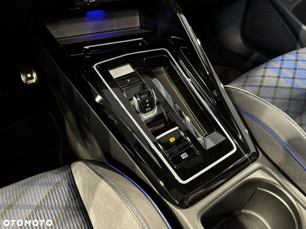 Volkswagen Golf - 30