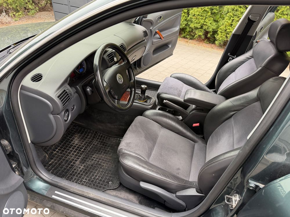 Volkswagen Passat 1.9 TDI 4Motion Highline - 6