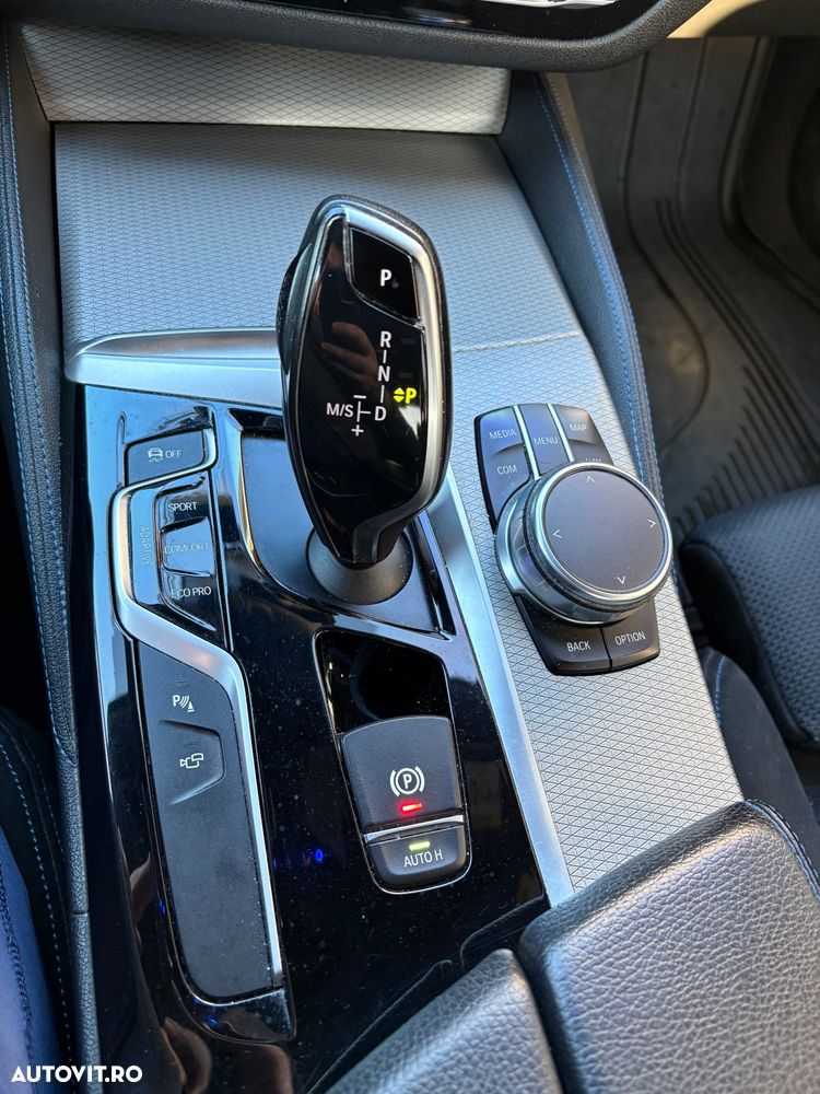 BMW Seria 5 530d xDrive AT - 11