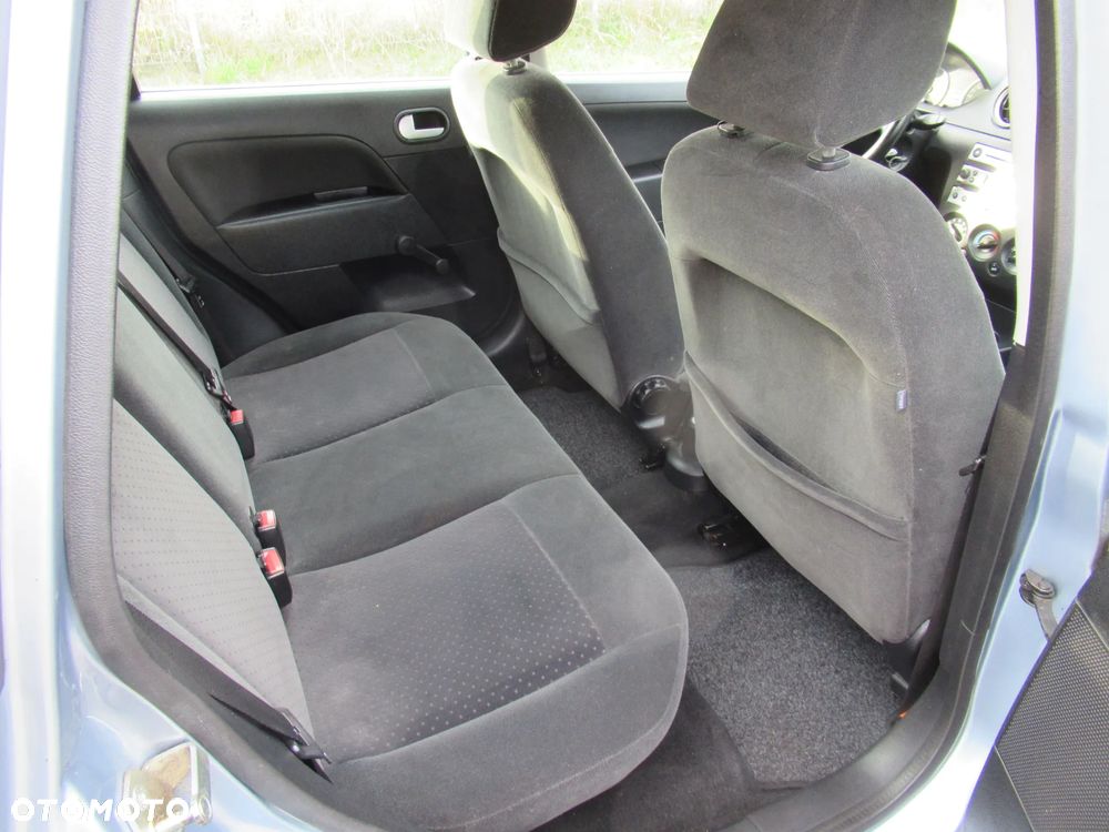 Ford Fiesta 1.4 Ghia - 32