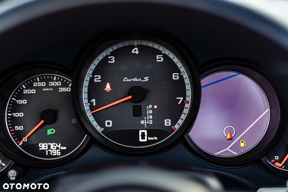 Porsche 911 Turbo S Cabrio - 23