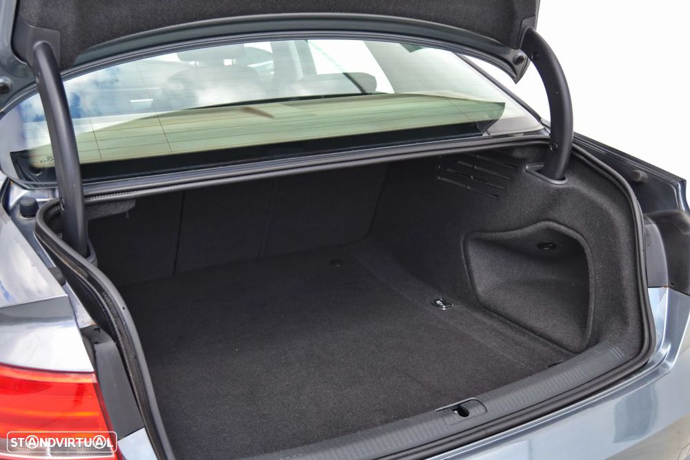 Audi A4 2.0 TDI Design - 19
