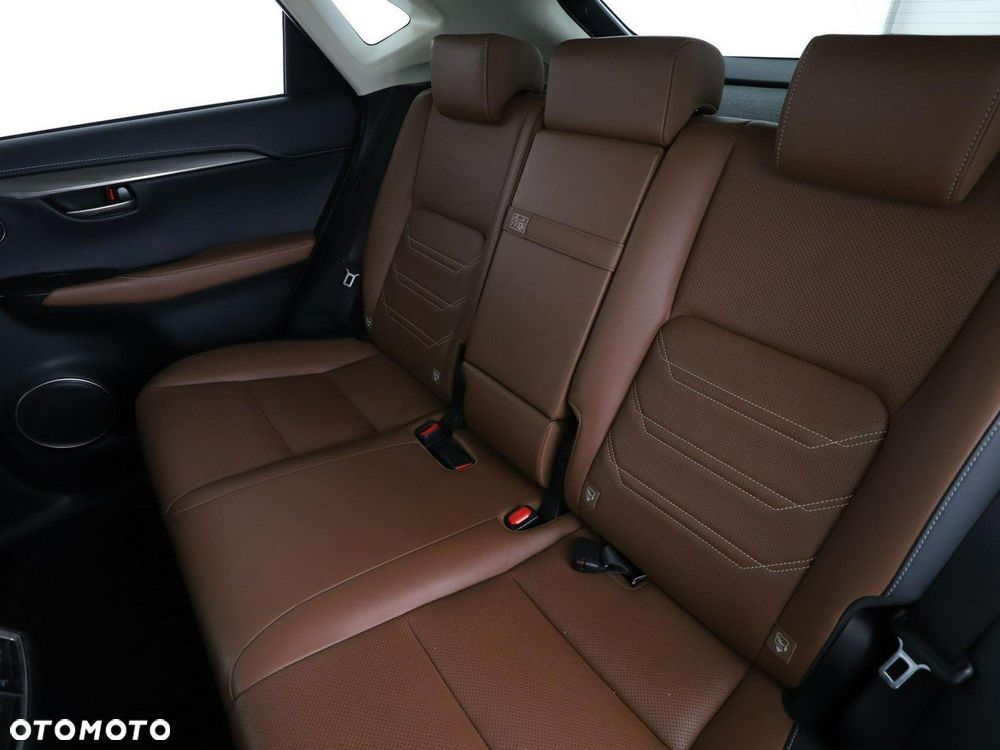 Lexus NX 300h E-FOUR Luxury Line - 17