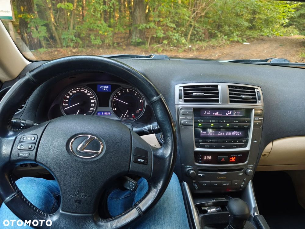 Lexus IS 220 D Prestige - 6
