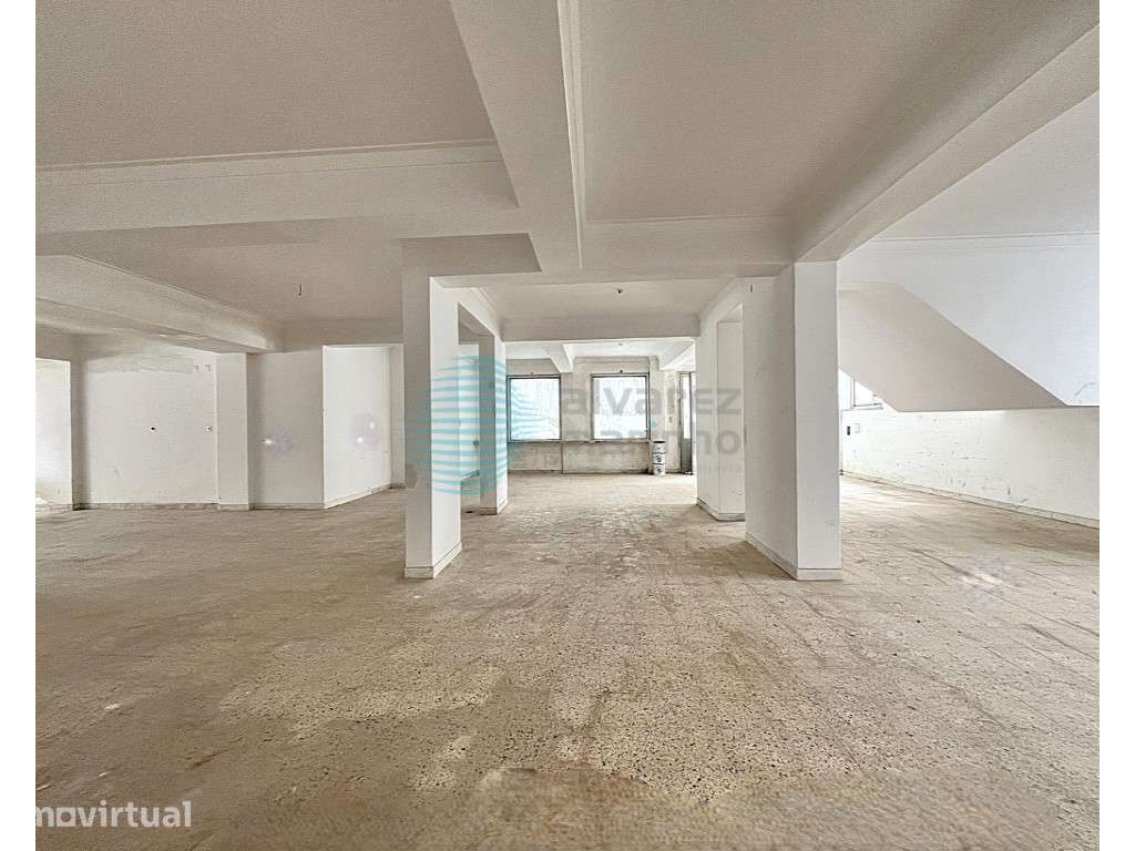 Espaço Comercial com 210 m² em Agualva - Grande imagem: 3/9