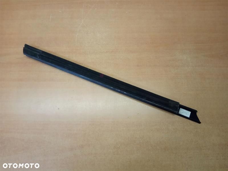 LISTWA DACHU SZYBY PRAWY TYŁ MERCEDES SL R231 400 - 2