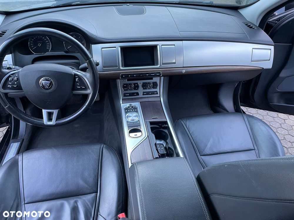 Jaguar XF 2.2 D Premium Luxury - 11