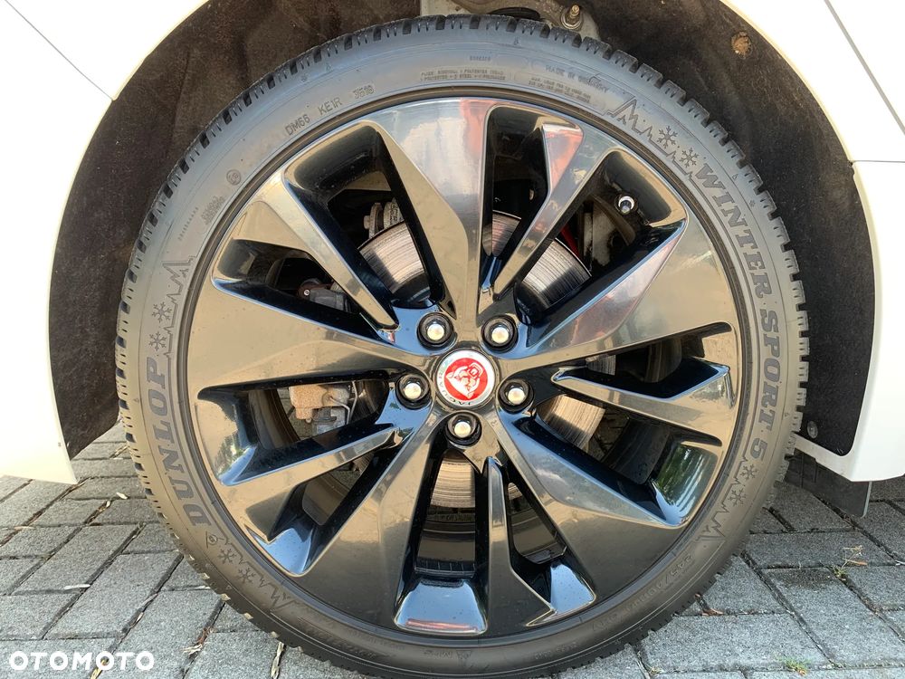 Jaguar XF 2.0 P250 R-Dynamic SE - 25