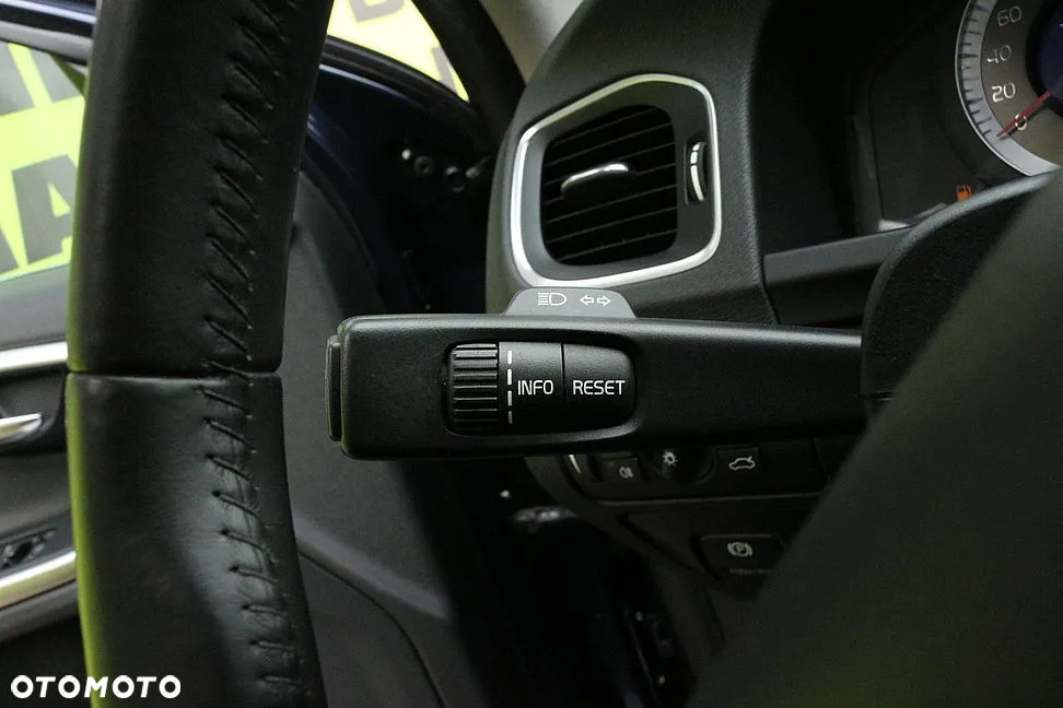 Volvo V60 D3 Geartronic Momentum - 28