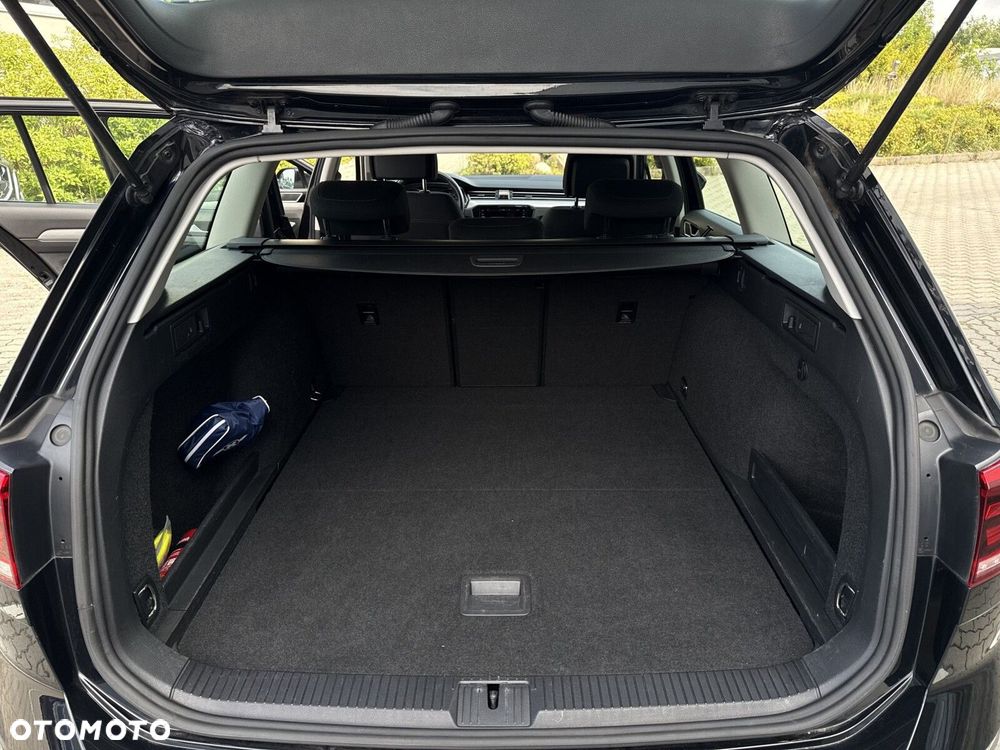 Volkswagen Passat Variant 2.0 TDI EVO Business - 31