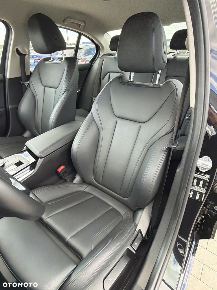 BMW Seria 3 330i Sport Line sport - 12