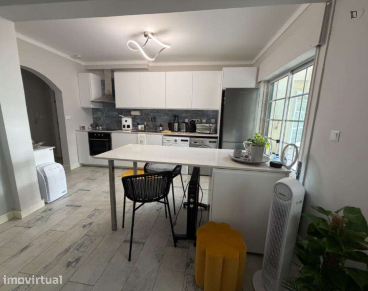 Quarto - localizado em Setubal - Grande imagem: 4/13