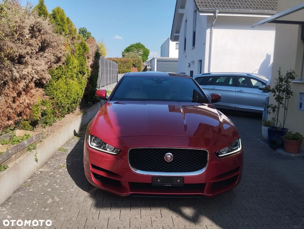 Jaguar XE 20t R-Sport - 40