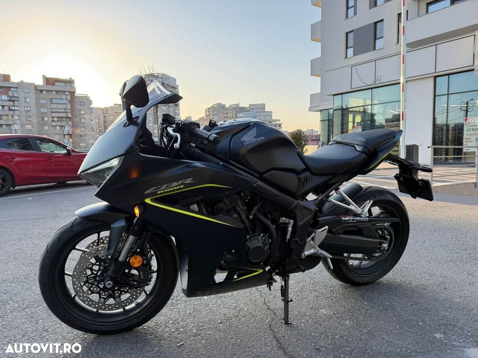 Honda CBR 650R - 1