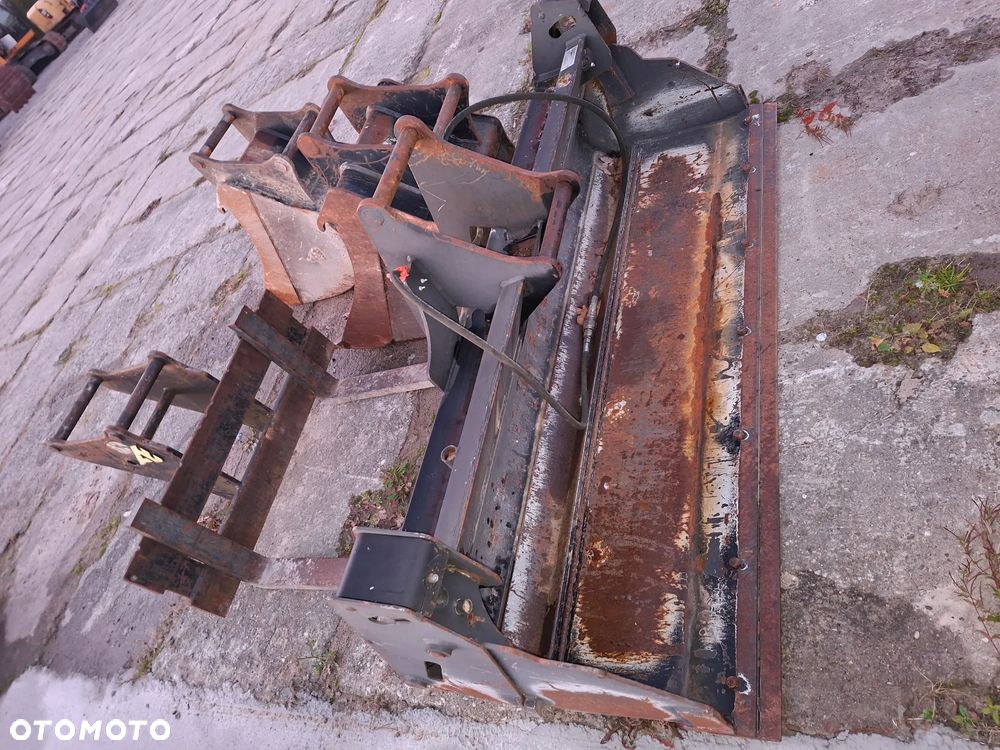 JCB HD110 ROTOTILT ze szczypcami HYDRADIG 110W - 16