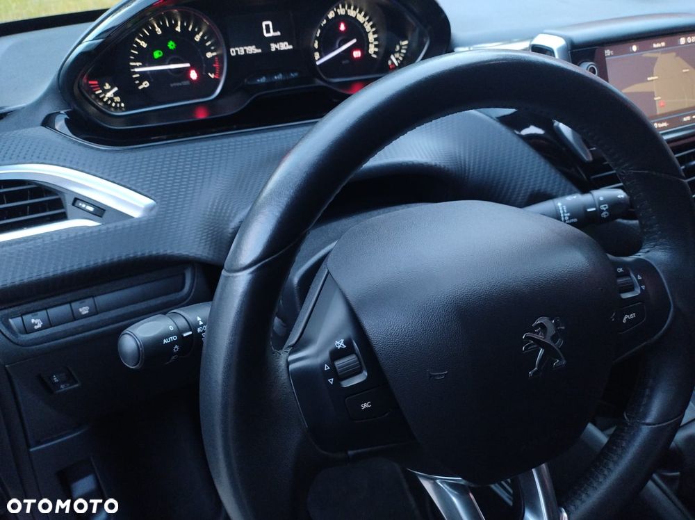 Peugeot 208 - 10