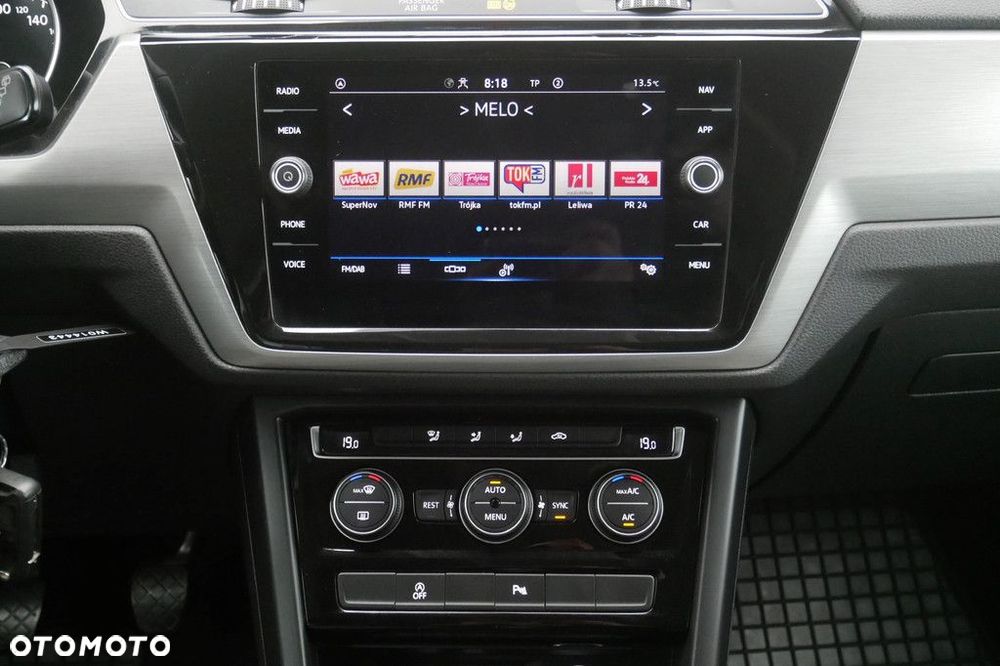 Volkswagen Touran - 10