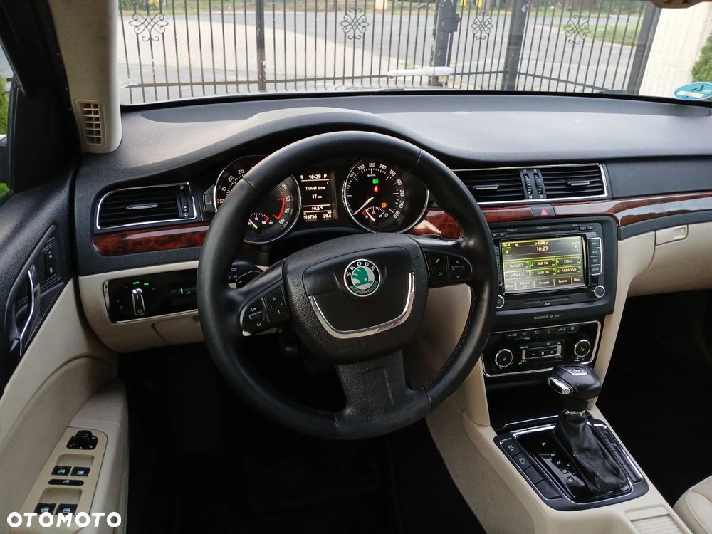 Skoda Superb 2.0 TDI DSG Exclusive - 27