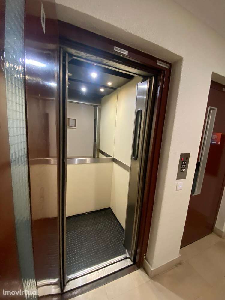 T2 com terraço e elevador no Barreiro - Grande imagem: 3/9