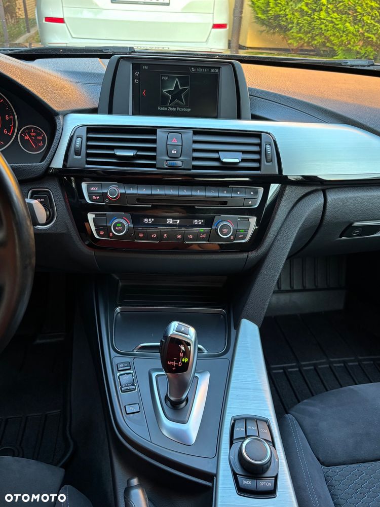 BMW Seria 3 318d M Sport Shadow - 12