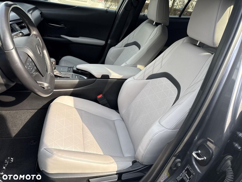 Lexus UX - 16