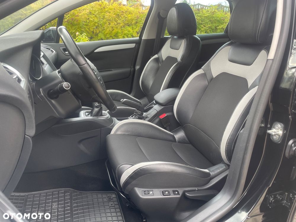 Citroën C4 e-HDi 115 Exclusive - 16