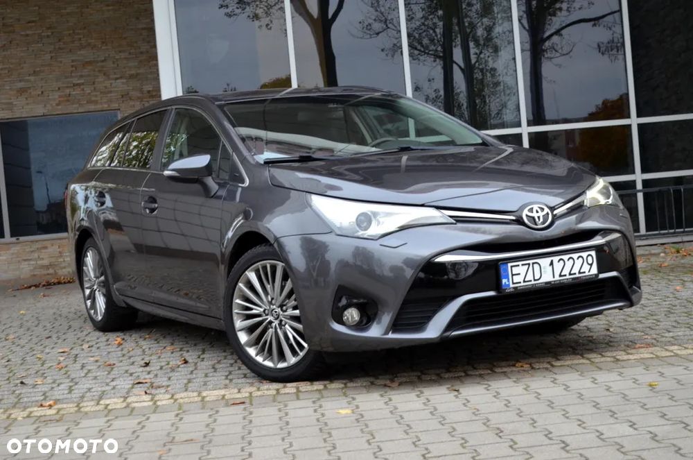 Toyota Avensis Combi 1.8 Executive - 10