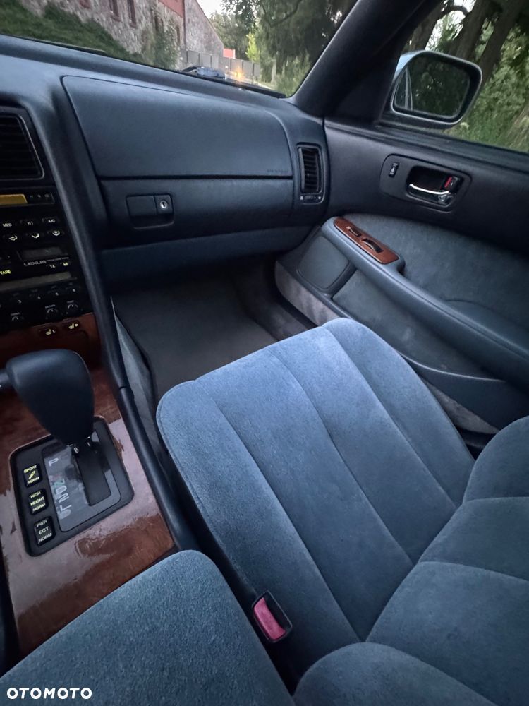 Lexus LS - 10