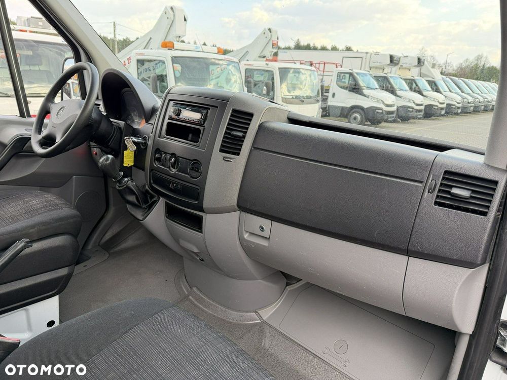 Mercedes-Benz Sprinter - 25