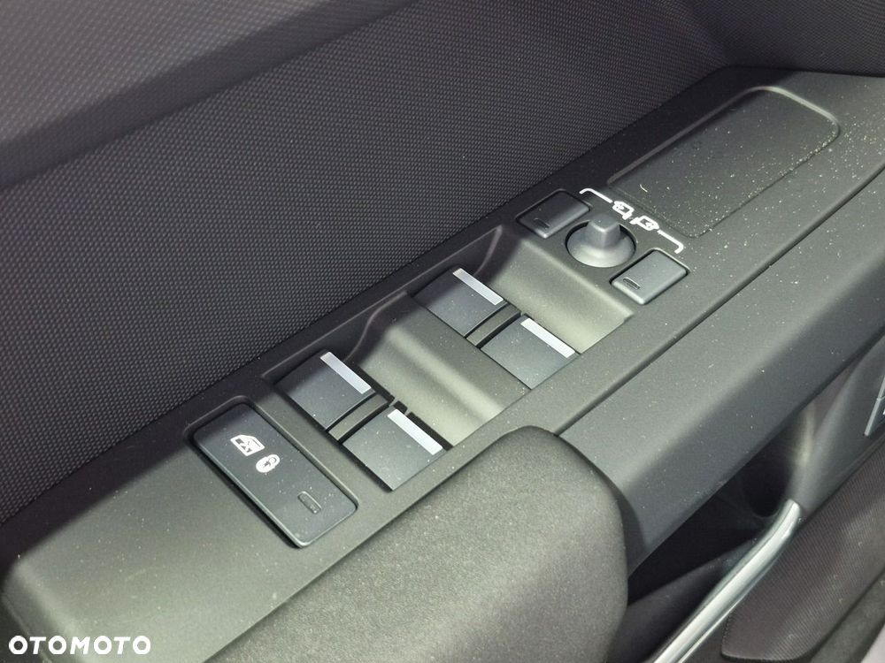 Land Rover Defender - 12